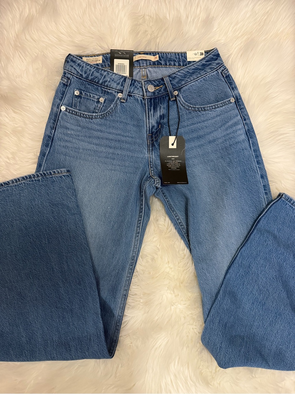 Levi's Straight Leg Jeans in Medium Blue Wash